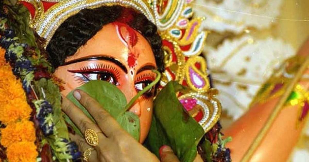 প্রতিমা বিসর্জনে শেষ হচ্ছে দুর্গোৎসব ভক্তদের চোখে বিদায়ের অশ্রু