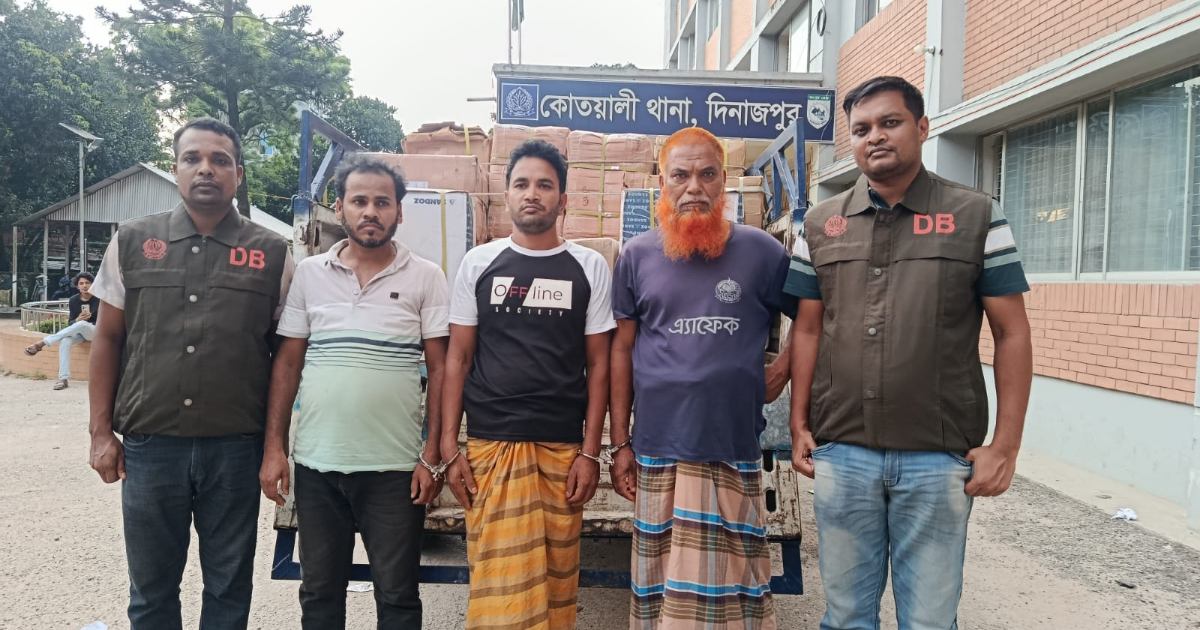 ডিবির অভিযানে ১৫ হাজার বোতল অবৈধ সিরাপ জব্দ, গ্রেপ্তার ৩