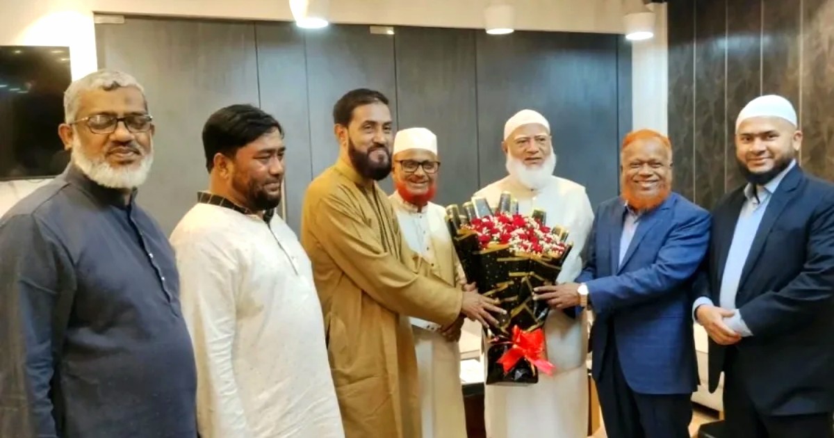 তুরস্ক সফর ও ওমরাহ পালন শেষে দেশে ফিরলেন ডা. শফিকুর রহমান