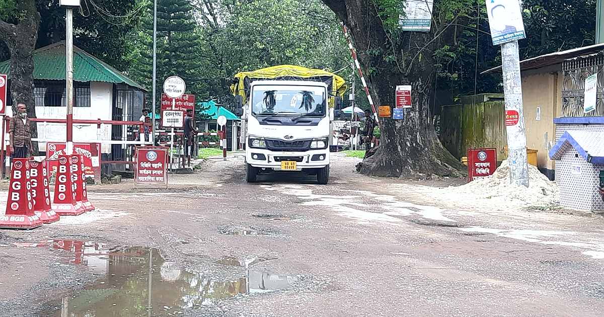 হিলি স্থলবন্দরে ৫ আগস্ট আমদানি-রপ্তানি বন্ধ