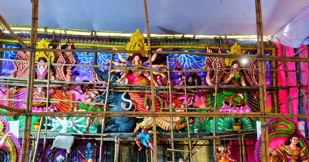 বীরগঞ্জে ৩০ লাখের বাজেটে তৈরি বিশাল পূজামণ্ডপ