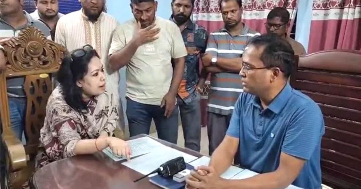 ওসির সঙ্গে রুমিন ফারহানার বাগ্‌বিতণ্ডা, বললেন ‘আওয়ামী লীগের চোর’