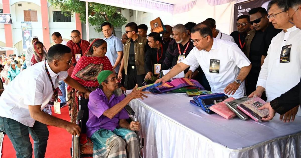শাহাদাতবার্ষিকী উপলক্ষে রাজধানীতে দুস্থদের মাঝে বস্ত্র বিতরণ