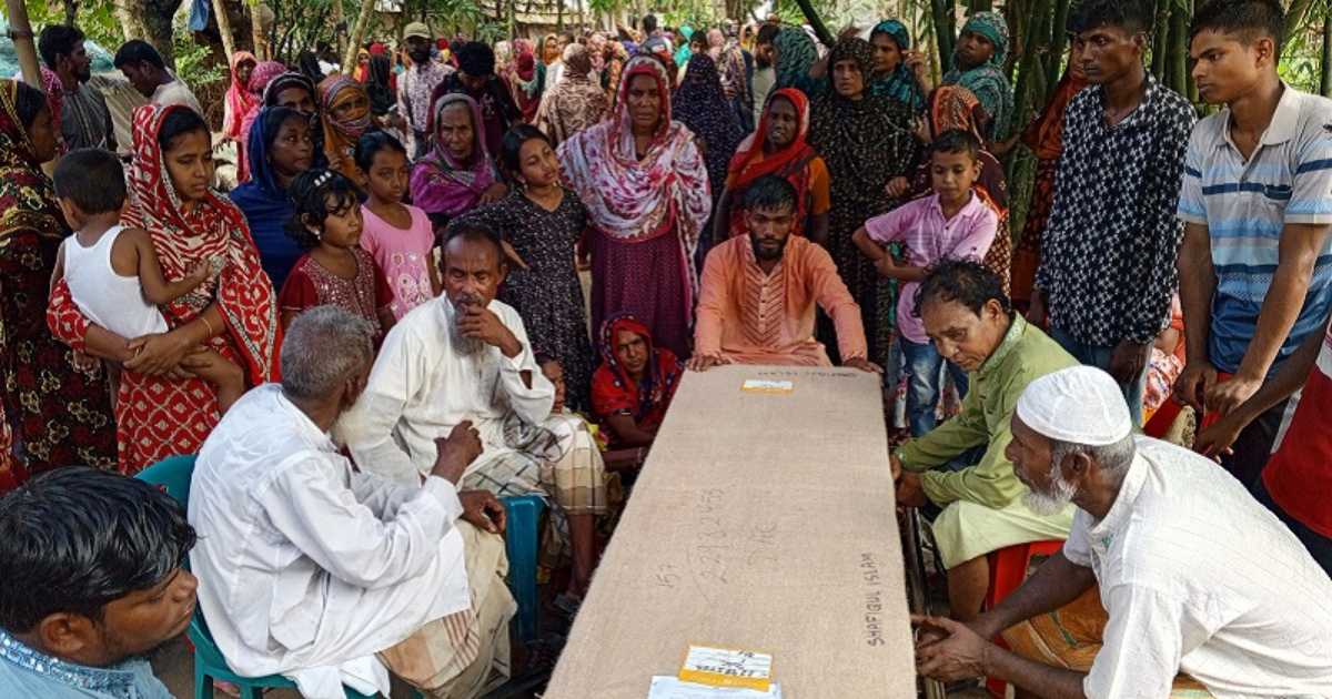 লেবাননে ড্রোন হামলায় নিহত দুই প্রবাসীর লাশ পৌঁছাল সাতক্ষীরায়