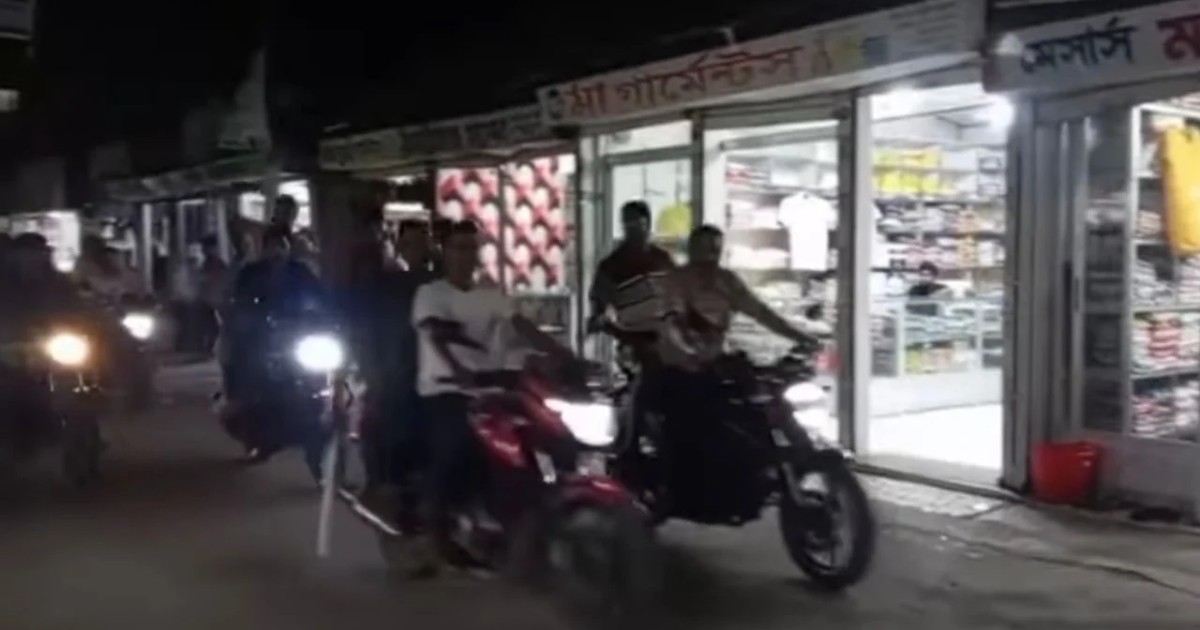 ছাত্রলীগের ককটেল বিস্ফোরণের প্রতিবাদে ছাত্রদল-বিএনপির শোডাউন