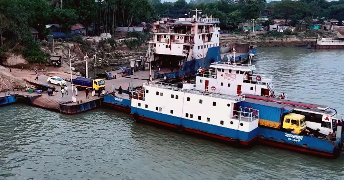 পাটুরিয়া-দৌলতদিয়া ও আরিচা-কাজিরহাট রুটে ফেরি চলাচল বন্ধ