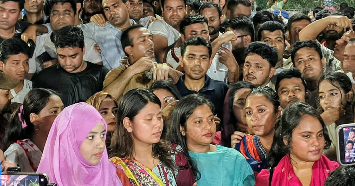 শাহবাগে ছাত্রদলের বিক্ষোভ, জামায়াত-শিবিরের বিরুদ্ধে অভিযোগ