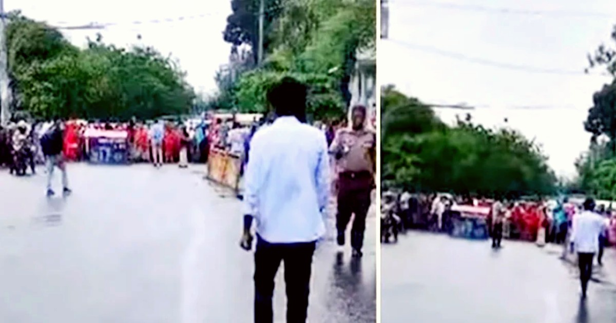 মহাখালী-তেজগাঁও সড়ক অবরোধ করে পোশাকশ্রমিকদের বিক্ষোভ