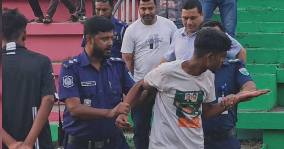 তারেক রহমানের অনুষ্ঠানস্থলের পাশে স্লোগান দিয়ে যুবক আটক