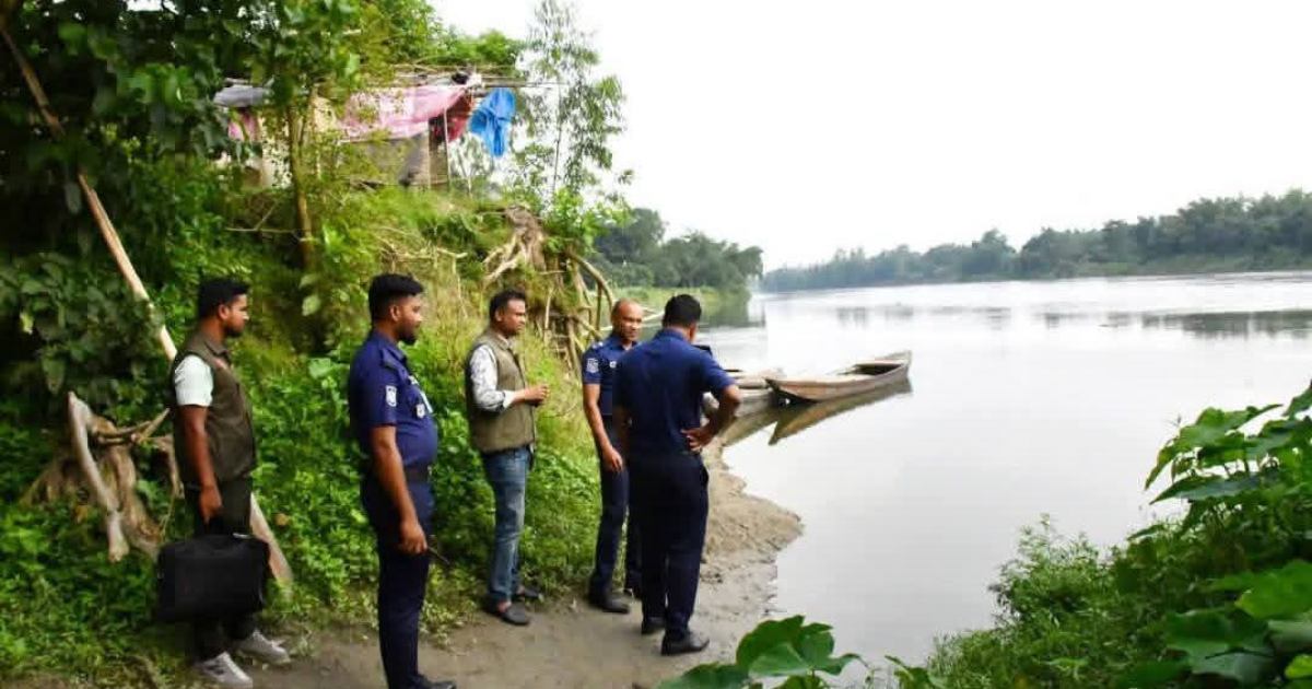 চিরিরবন্দরে দুই লাশ উদ্ধার ও ধর্ষণের ঘটনাস্থলে পুলিশ সুপার