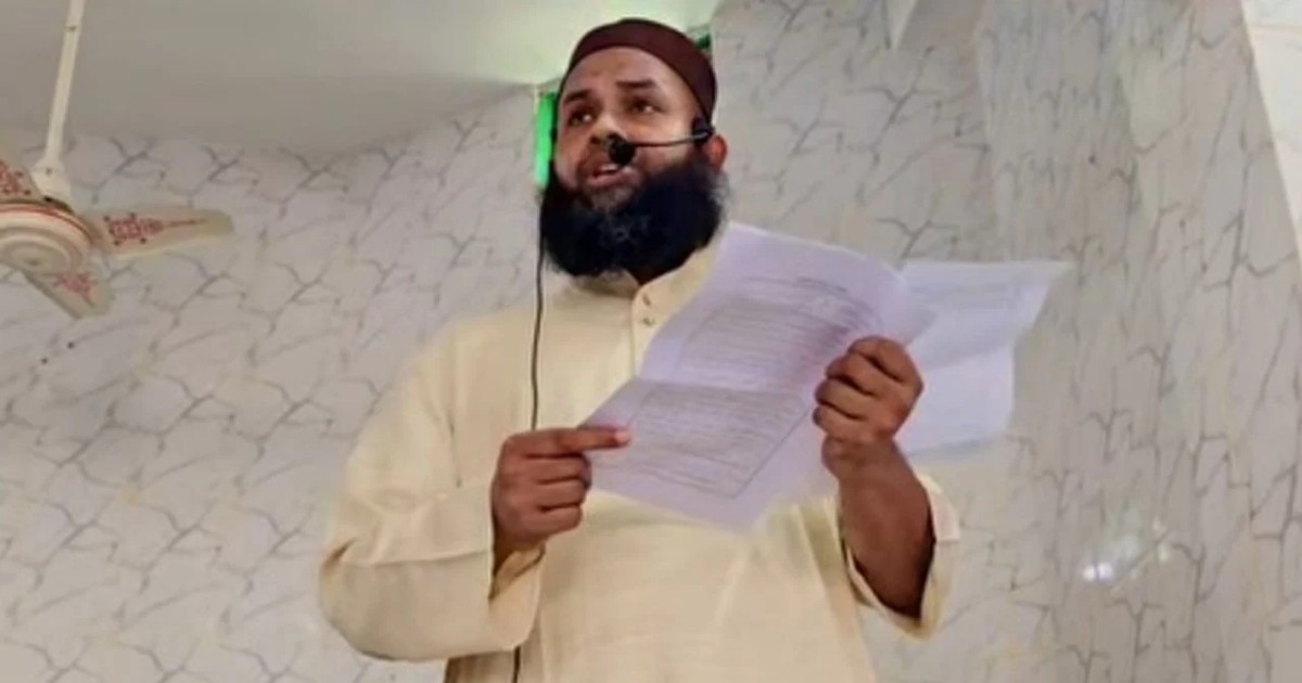 জুমার খুতবা ও ইমামতি করে প্রসংশায় ভাসছেন কুতুবদিয়ার ইউএনও