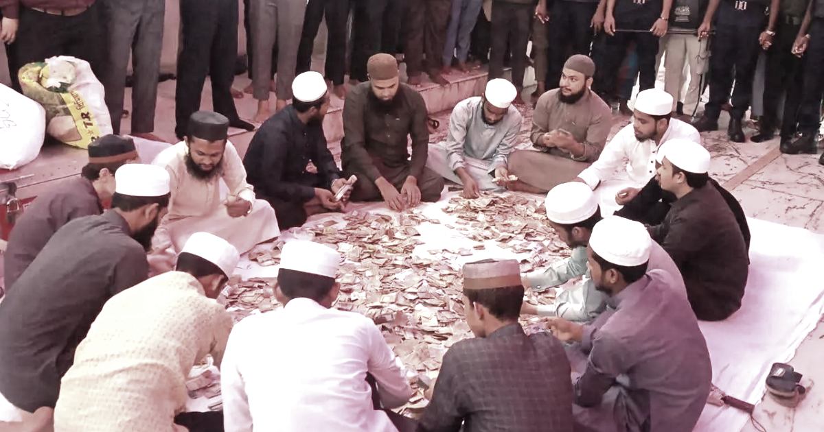 শাহজালাল মাজারের দানবাক্সে ১৭ লাখ টাকা ছাড়াও মিলল স্বর্ণ ও বিদেশি মুদ্রা