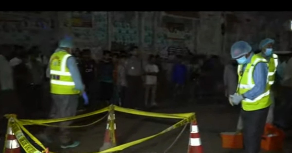 রাজধানীর নিউমার্কেট এলাকায় দুর্বৃত্তের গুলিতে একজনের মৃ‍‍`ত্যু