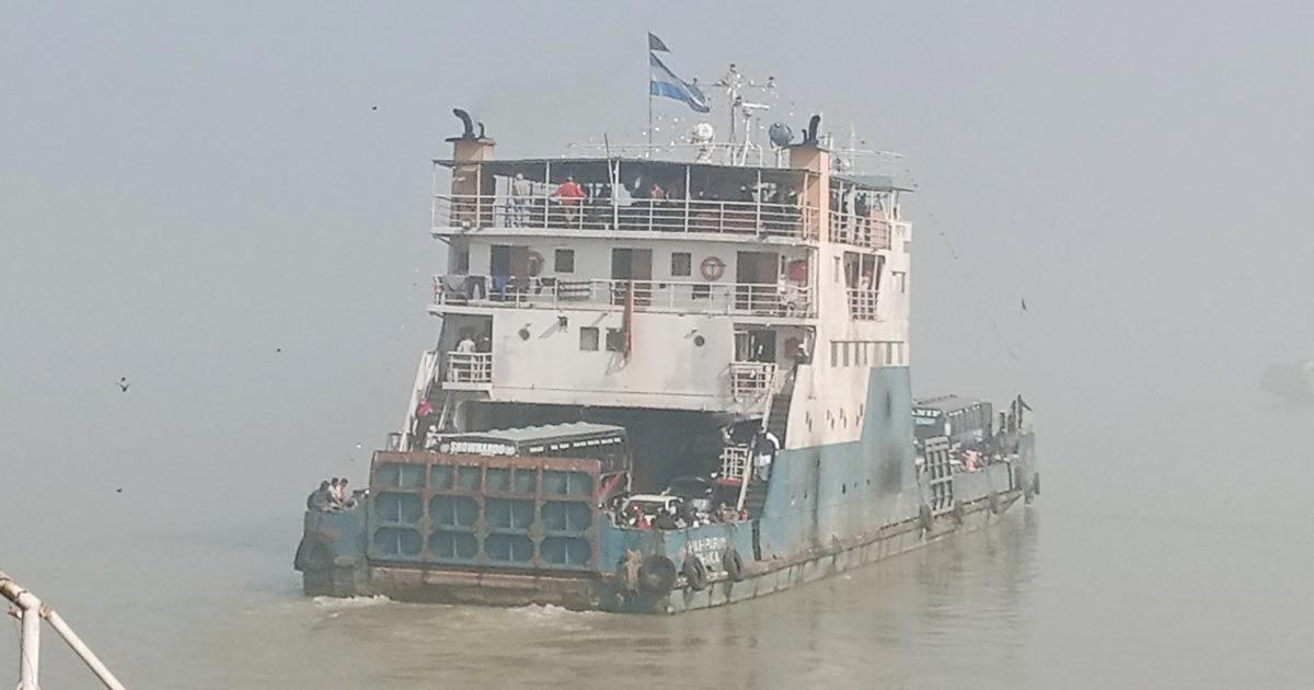 দৌলতদিয়া-পাটুরিয়া রুটে ফেরি চলাচল বন্ধ