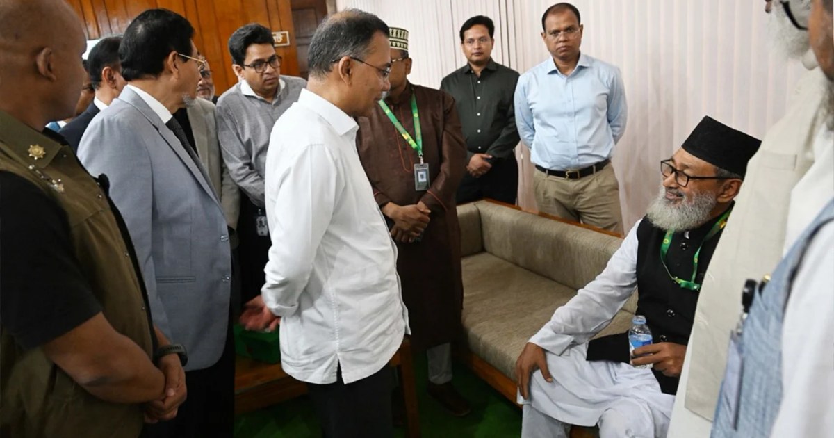 অধিবেশন চলাকালে অসুস্থ হওয়া বিরোধী দলীয় এমপির খোঁজ নিলেন প্রধানমন্ত্রী