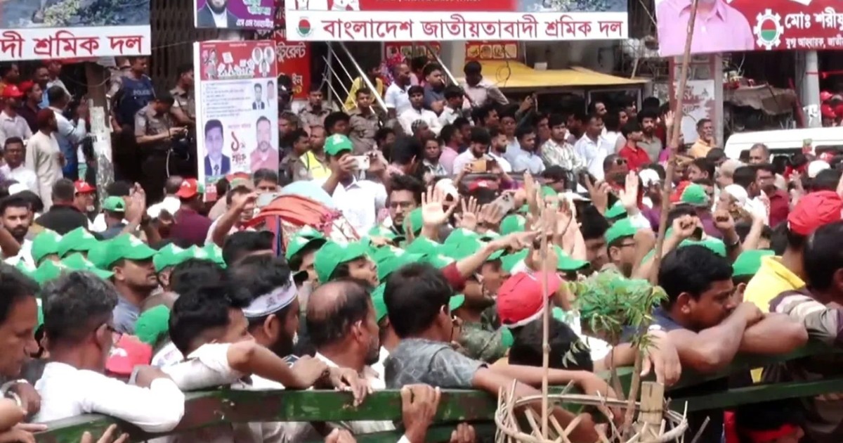 বৃষ্টির বাধা উপেক্ষা করে নয়াপল্টনে শ্রমিক দলের বড় জমায়েত