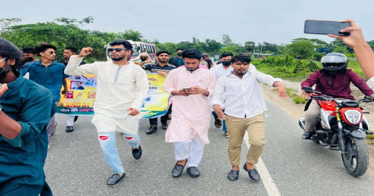 নিষিদ্ধ ছাত্রলীগের দেড় মিনিটের ঝটিকা মিছিল