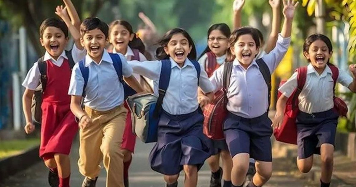ফের লম্বা ছুটিতে যাচ্ছে শিক্ষাপ্রতিষ্ঠান