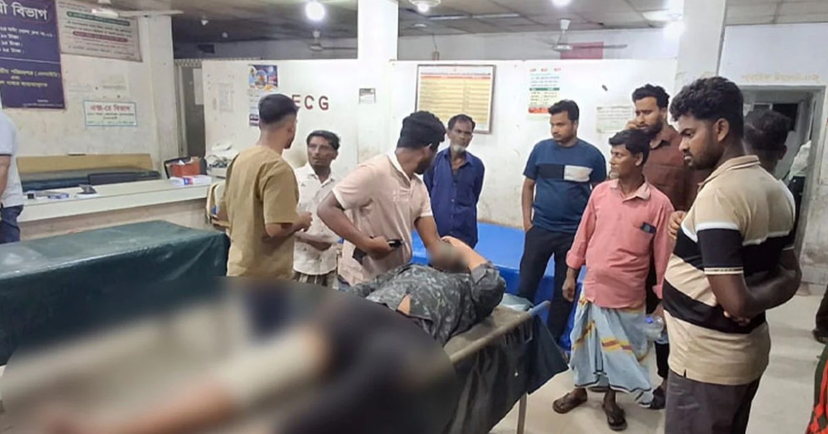 বাড়ির সামনে গুলিবিদ্ধ জামায়াতকর্মী