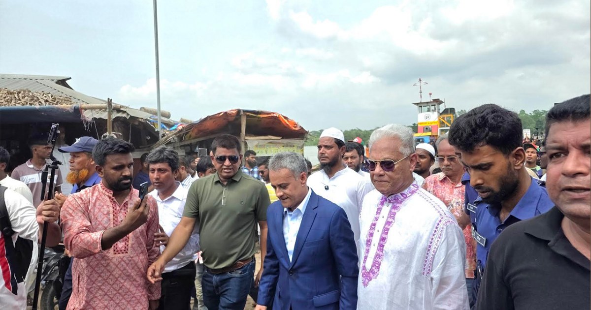 ‘স্বপ্নের সেতু’ নির্মাণ সম্ভাব্যতা যাচাইয়ে গিয়ে অবরুদ্ধ সেতুমন্ত্রী