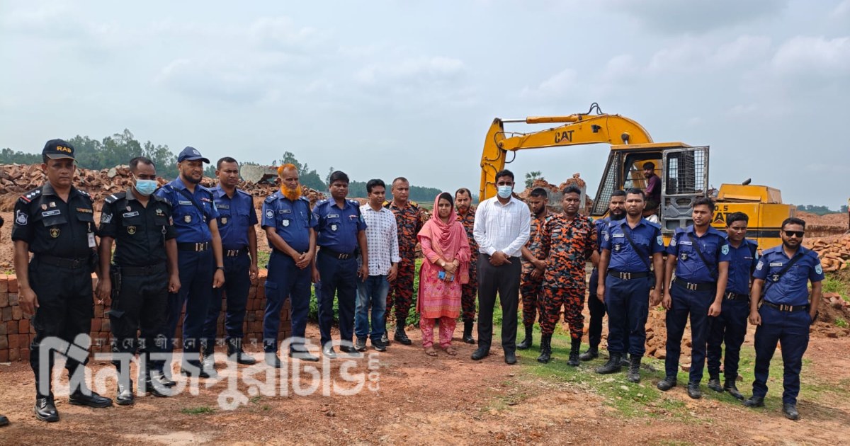 দিনাজপুরে দুই ইটভাটার চিমনি গুঁড়িয়ে দিল পরিবেশ অধিদপ্তর