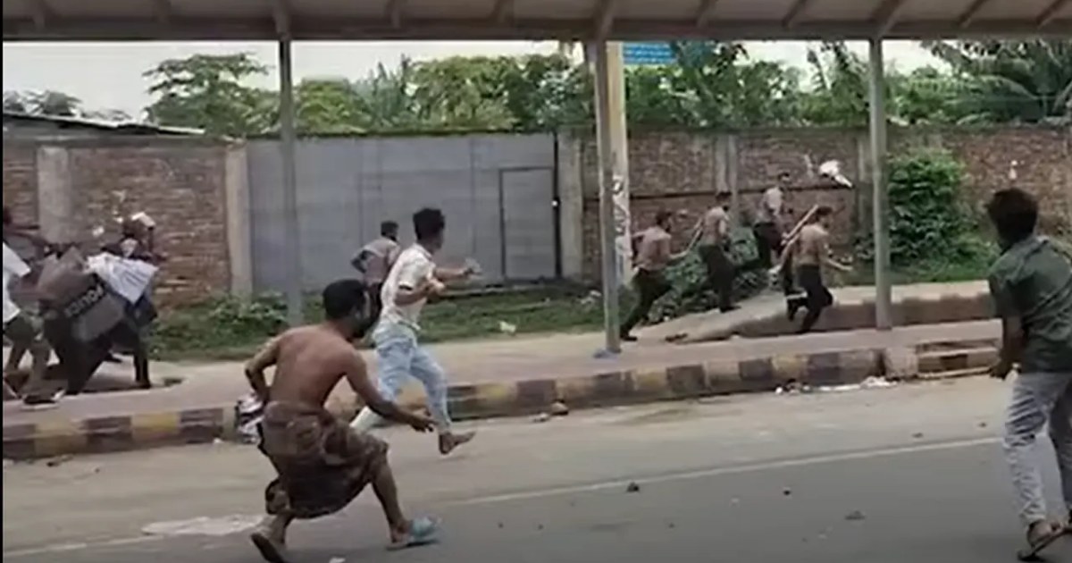 পুলিশের ওপর হামলা, দৌড়ে পালালেন সদস্যরা