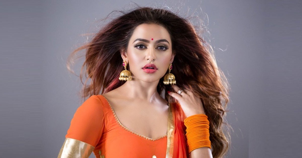সুখবর দিলেন নুসরাত ফারিয়া