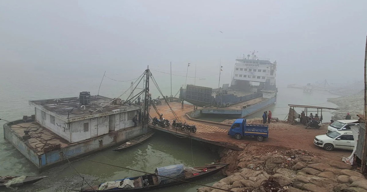 পাটুরিয়া-দৌলতদিয়া নৌরুটে ফেরি চলাচল বন্ধ