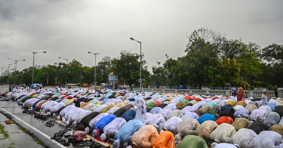 যুদ্ধের ক্ষত আর উত্তেজনার মাঝেই ইরানে ঈদুল আজহা উদ্‌যাপন
