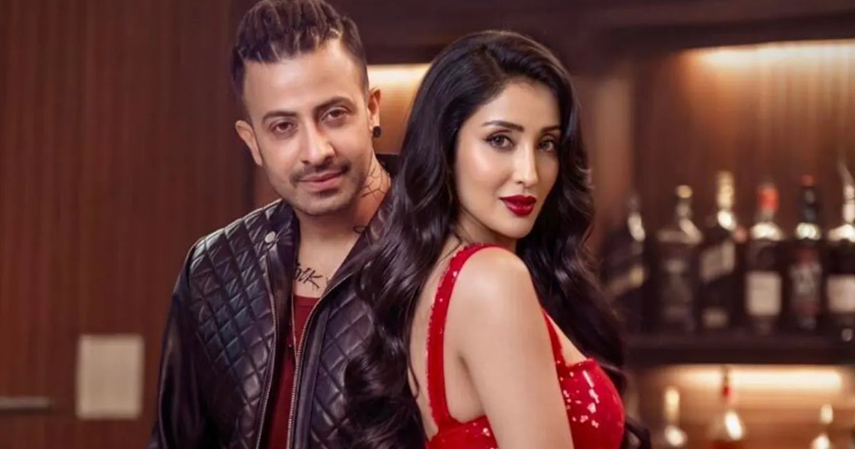 প্রথম সিনেমাতেই হৃদয় জয়, দর্শকের সাড়ায় আবেগঘন মিথিলা