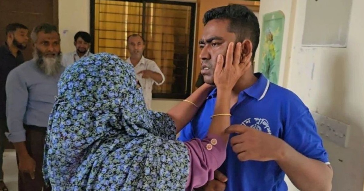 আদালতের হস্তক্ষেপে ছেলের ঘরে ফিরলেন মা ভরণপোষণের দায়িত্ব নিল সন্তান