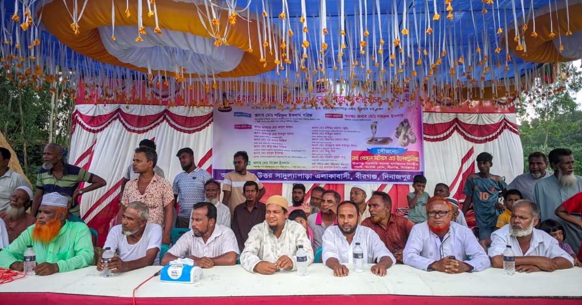 বীরগঞ্জে উৎসবমুখর পরিবেশে ঐতিহ্যবাহী পাতা খেলা অনুষ্ঠিত