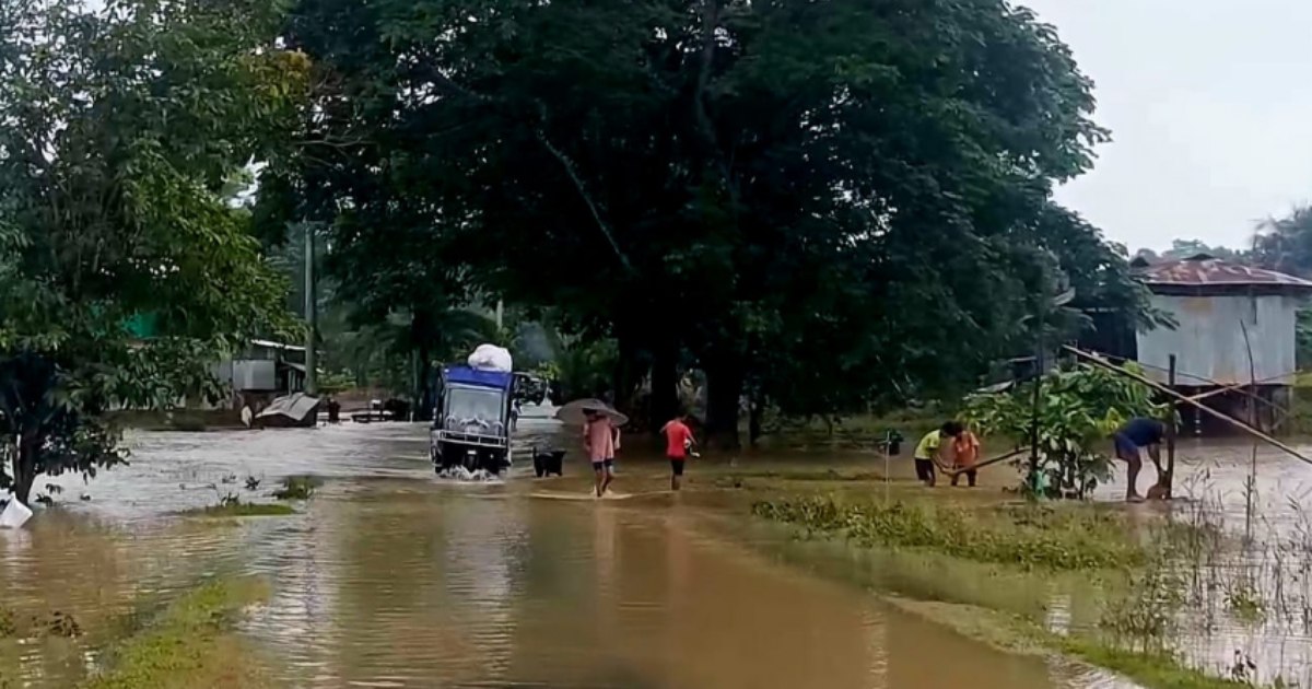 বন্যায় ৭ জেলায় ৫১ মৃত্যু, পানিবন্দি ১০ লাখ মানুষ
