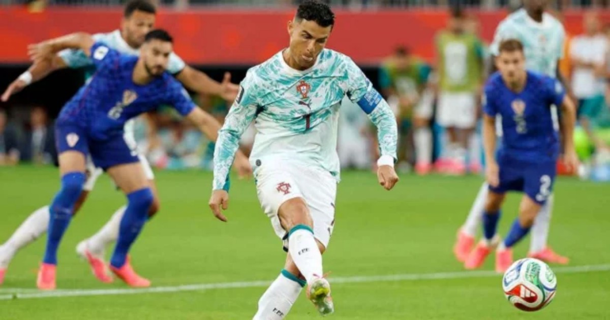 পেনাল্টি নেওয়ার আগে রোনালদোর মুখে কি ‍‍`বিসমিল্লাহ‍‍`?