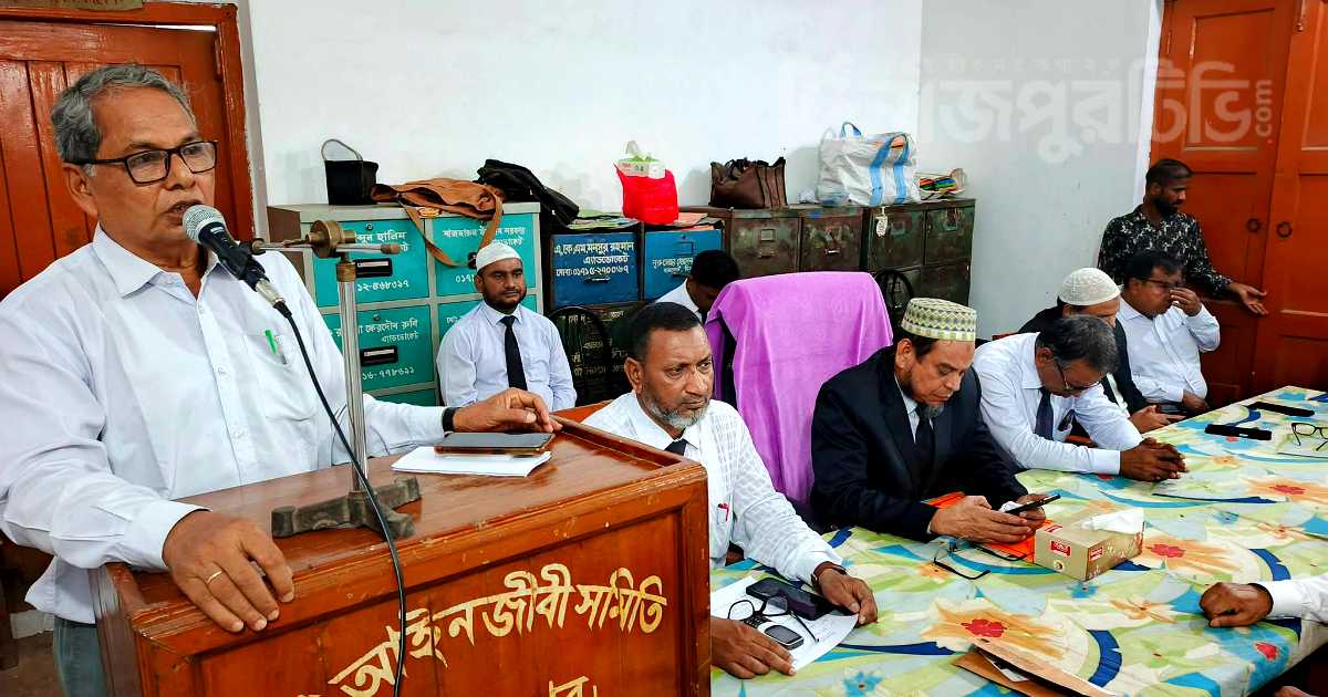 দিনাজপুর জেলা আইনজীবী সমিতির তুষার কান্তি রায় এর স্মরণে প্রার্থনা অনুষ্ঠিত