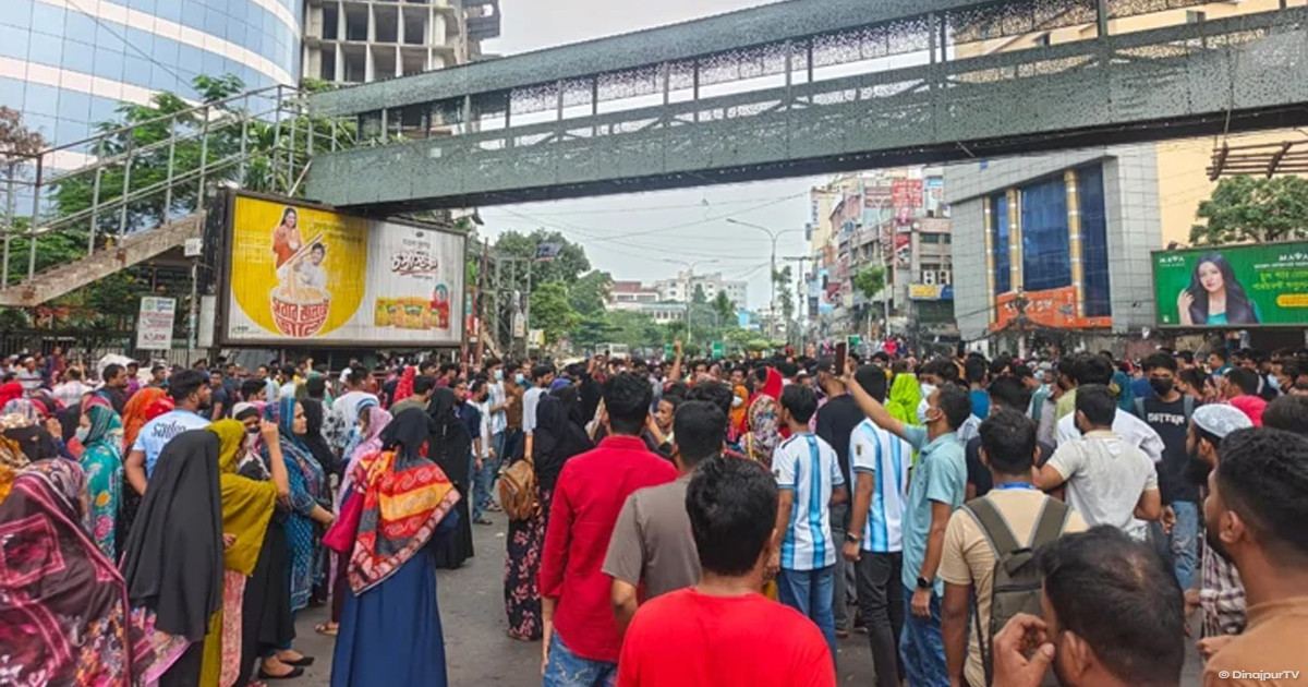 মিরপুরে পোশাকশ্রমিকদের সড়ক অবরোধ