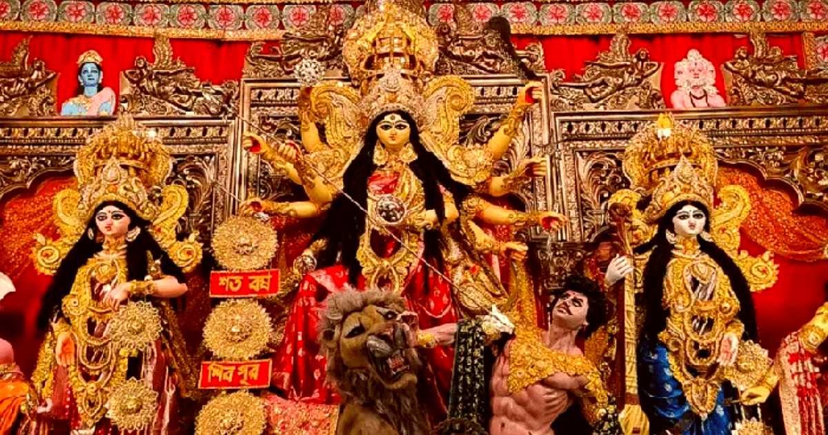 মহাসপ্তমীর সন্ধ্যায় শান্তি ও সম্প্রীতির প্রার্থনা: বনানীতে প্রশাসক
