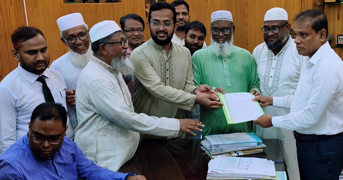 গ্যাস সংকট ও নিত্যপণ্যের দাম কমাতে হবে দিনাজপুরে ১১ দলের স্মারকলিপি