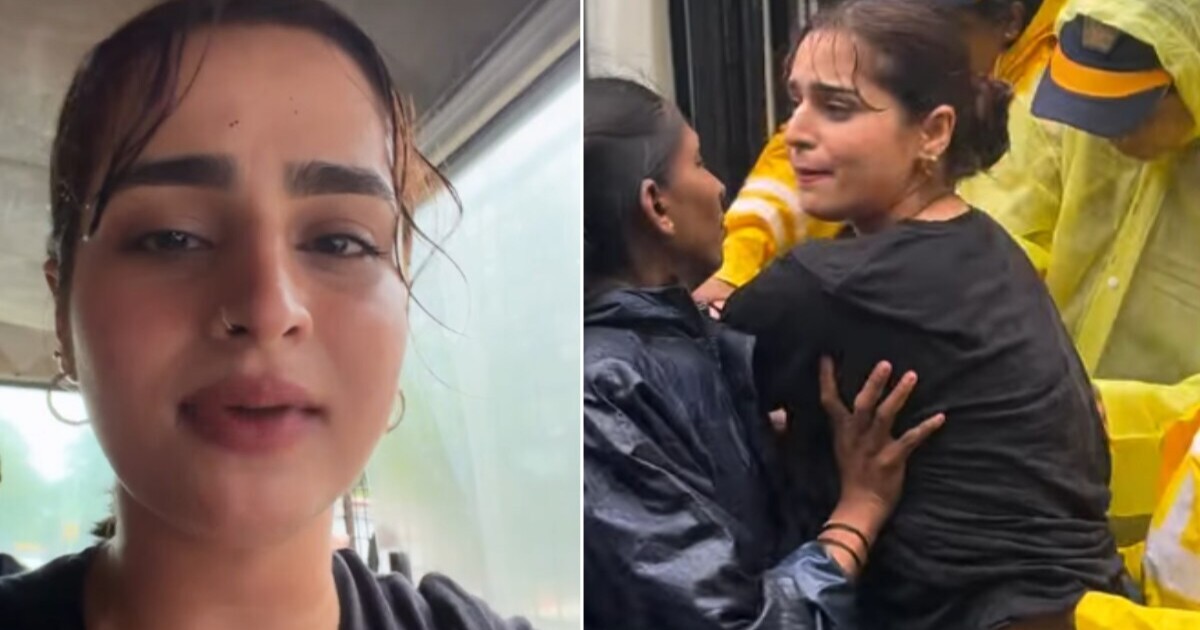 মুম্বাইয়ে বিক্ষোভে অংশ নিয়ে পুলিশের হাতে আটক অভিনেত্রী আয়েশা খান