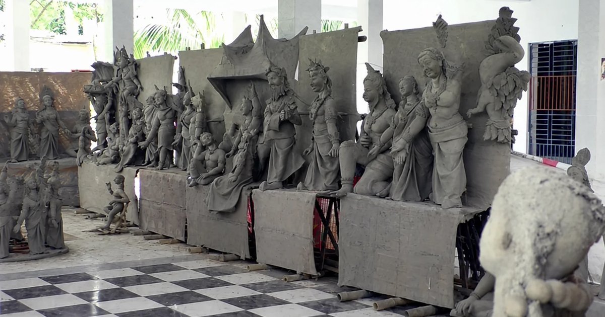 যশোরে ৭৩৭ মণ্ডপে: এক মন্দিরেই ১০১ প্রতিমা