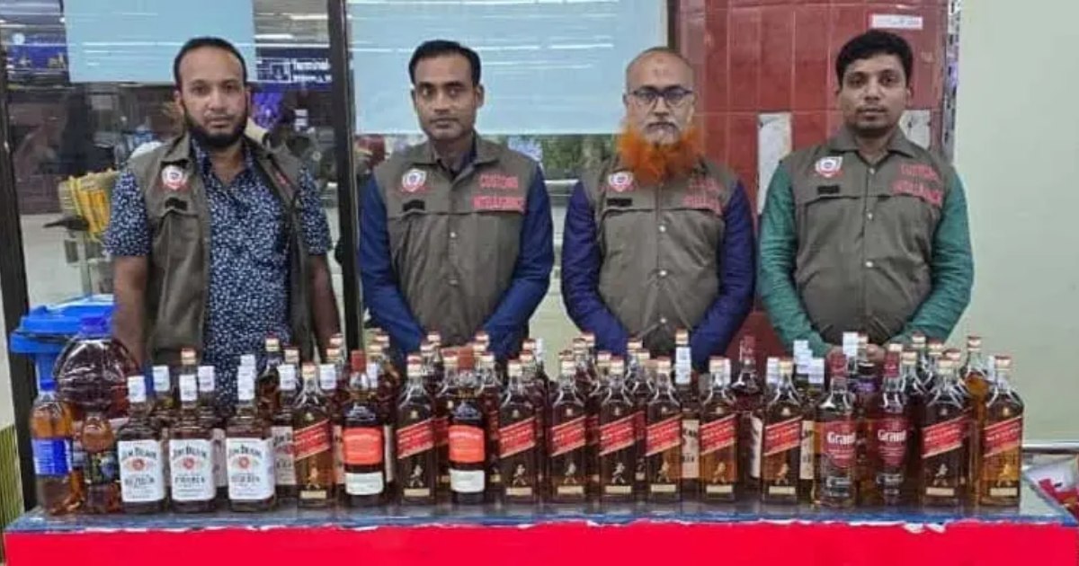 শাহজালালে দুই যাত্রীর কাছে ৮১ লিটার বিদেশি মদ জব্দ