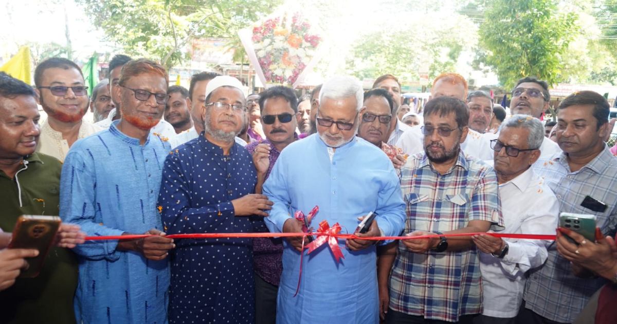 বীরগঞ্জ সরকারি কলেজের প্রধান ফটক উদ্বোধন করলেন এমপি মনজুরুল ইসলাম
