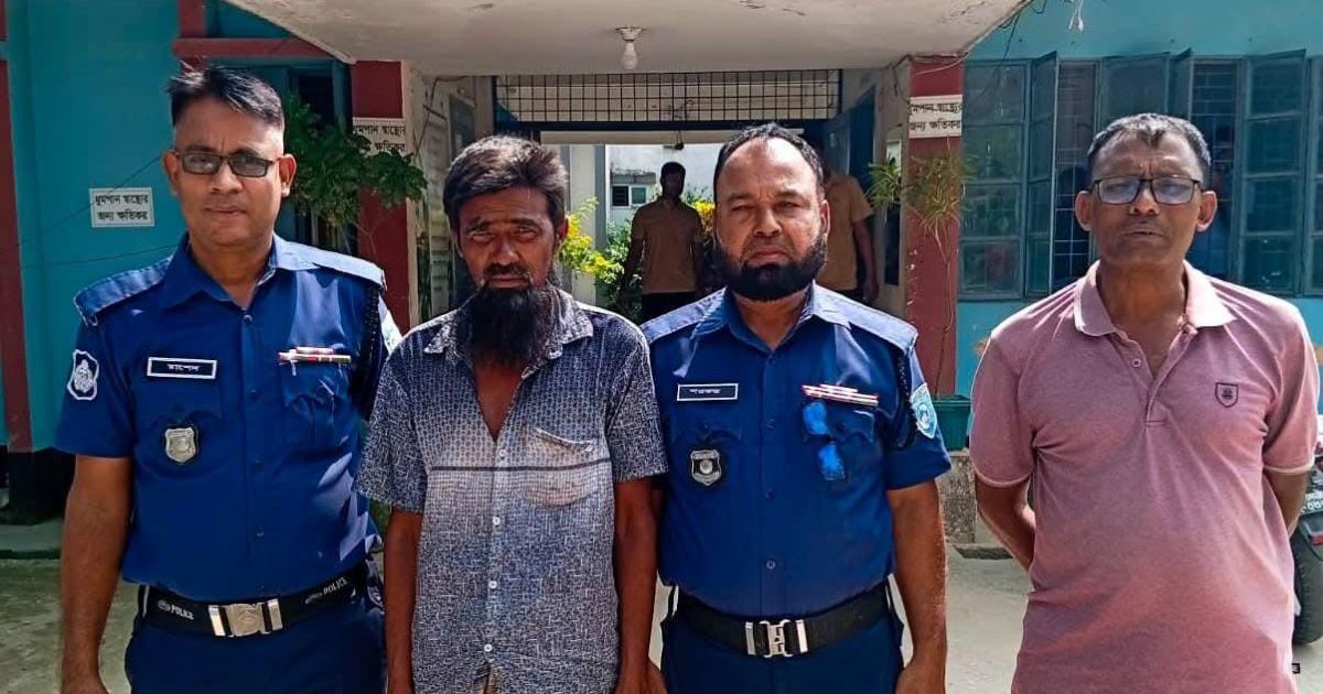 চিরিরবন্দরে চোলাই মদসহ আটক ১