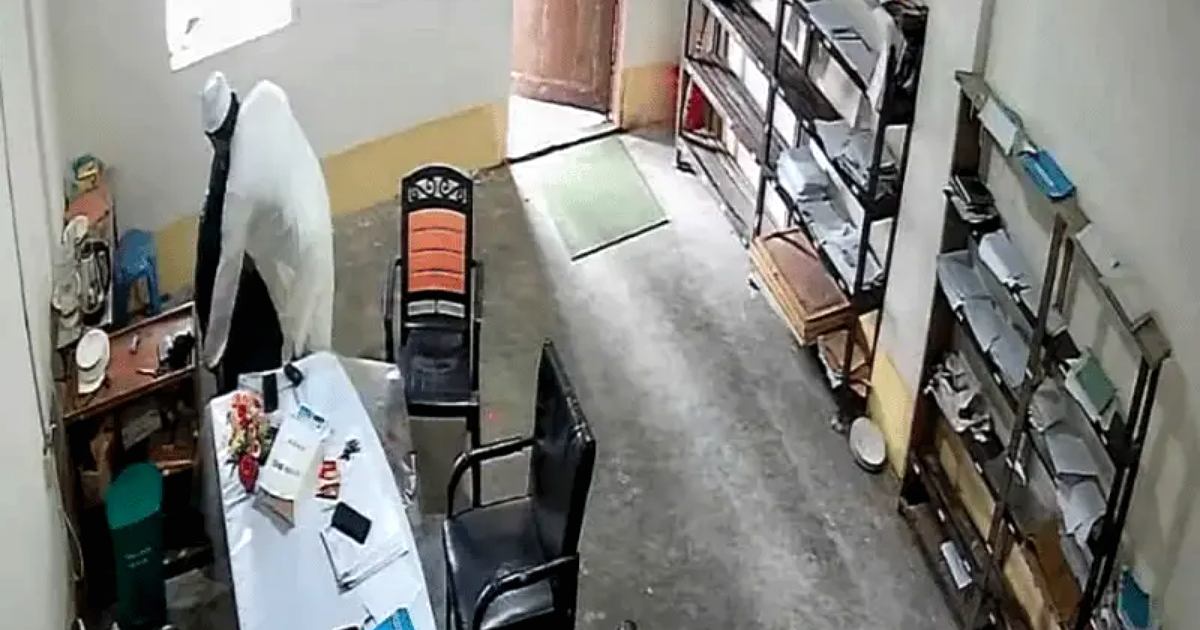 নেত্রকোনার মাদ্রাসায় প্রভাষকের আপত্তিকর আচরণ: তদন্ত কমিটি