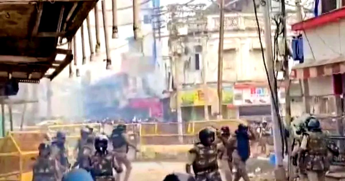 ভারতে মসজিদ ভাঙা নিয়ে উত্তেজনা পুলিশের সঙ্গে সংঘর্ষ