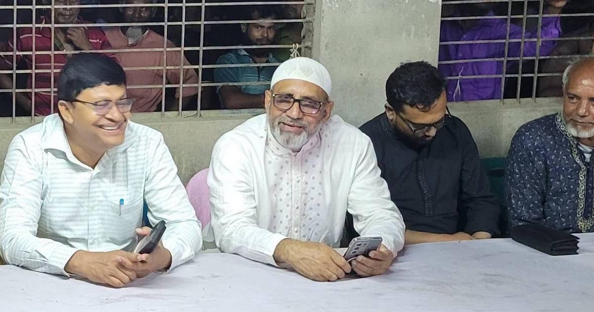 শারদীয় দুর্গাপূজা উপলক্ষে খানসামার বিভিন্ন মণ্ডপ পরিদর্শন করলেন হুইপ আখতারুজ্জামান