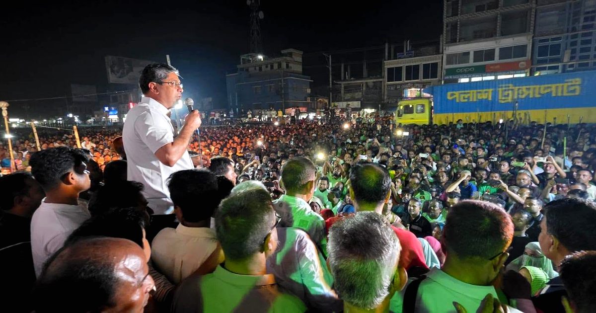 মোকামতলায় বিএনপির মশাল মিছিলে প্রতিমন্ত্রী মীর শাহে আলম