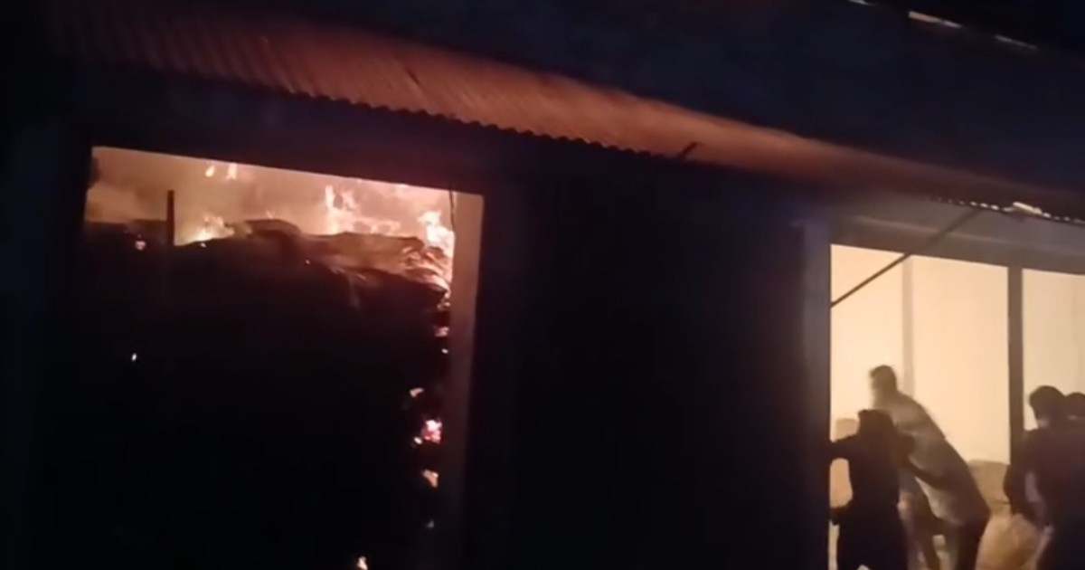 ৫ পাটের গোডাউনে আগুন, ১০ লাখ টাকার ক্ষতি