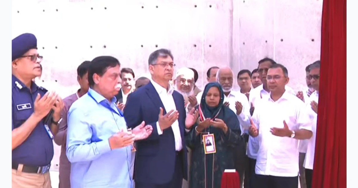 ওসমানী উদ্যানে জুলাই স্মৃতি স্তম্ভ উদ্বোধন করলেন প্রধানমন্ত্রী