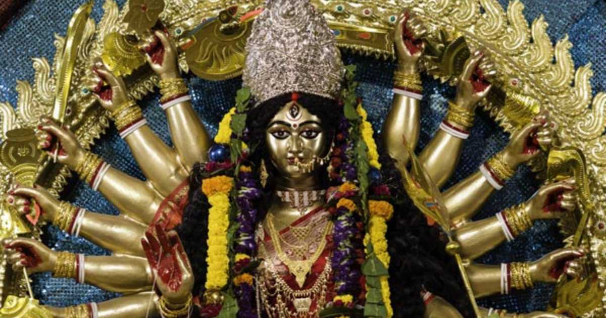 দেবী দুর্গার দশ অস্ত্র মহিষাসুরমর্দিনীর হাতে থাকা অস্ত্রের গভীর আধ্যাত্মিক অর্থ